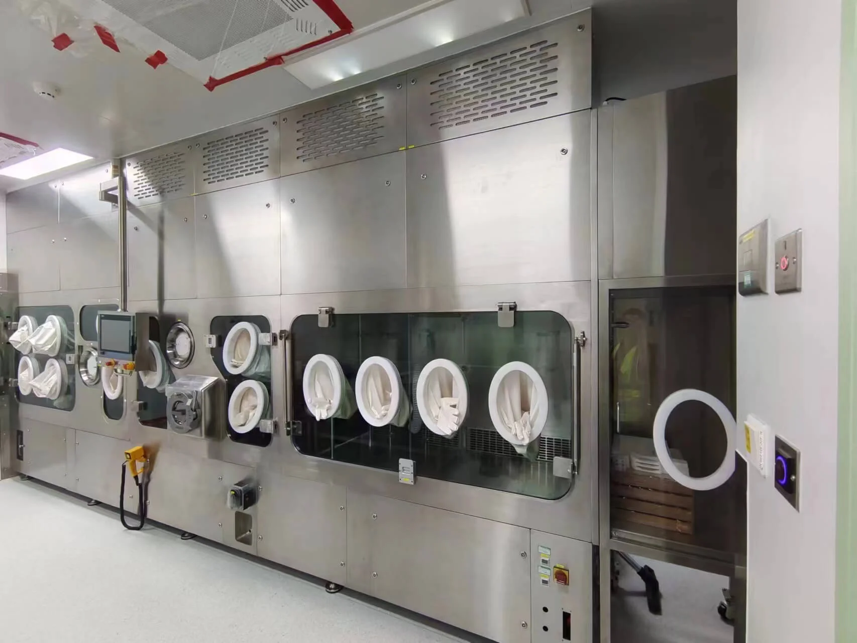 Vial Filling line with Isolator for Toxic product (Oncology)